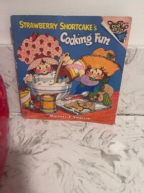 Strawberry Shortcake Cooking Fun Kids Book - Blue Cover